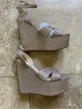 Jessica Simpson Prena Gold Platform Wedge Sandals Size 7 NWOT Glam Cocktail Fun